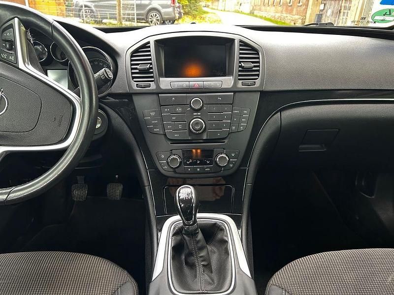 Gebraucht Opel Insignia Edition 160 PS (117 kW) 2012 Schwarz Kombi