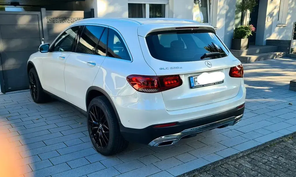 Gebraucht Mercedes GLC220 194 PS (142 kW) 2019 Weiß SUV