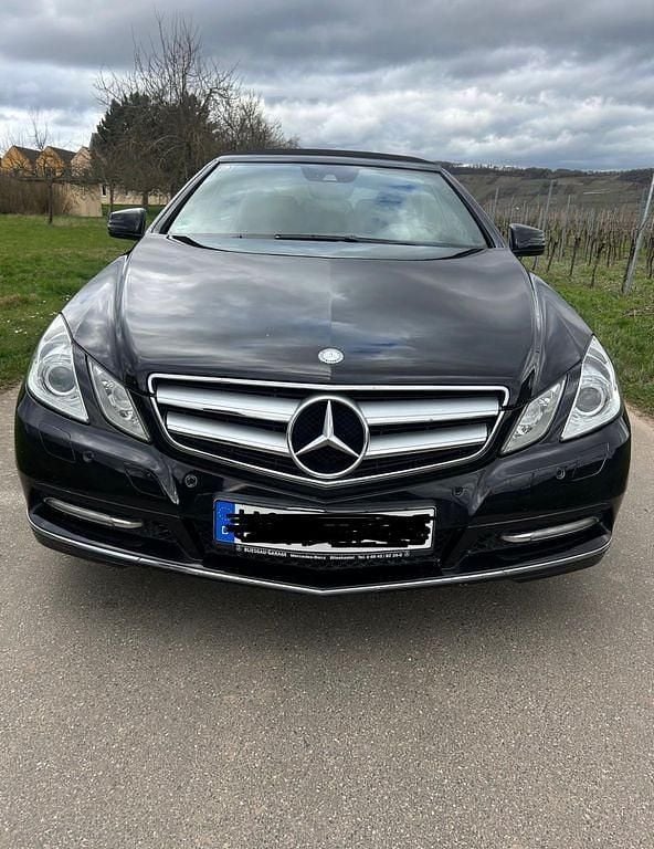 Gebraucht Mercedes E250 Avantgarde 204 PS (150 kW) 2011 Schwarz Cabrio