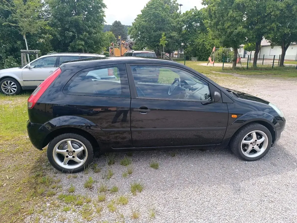 Usata Ford Fiesta 70 CV (51 kW) 2005 Nero Utilitaria