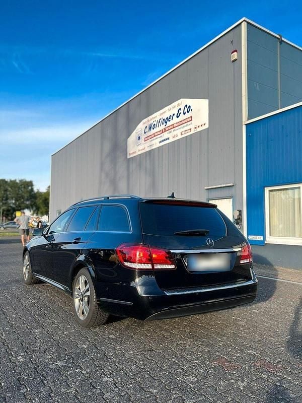 Gebraucht Mercedes E350 252 PS (185 kW) 2014 Schwarz Kombi