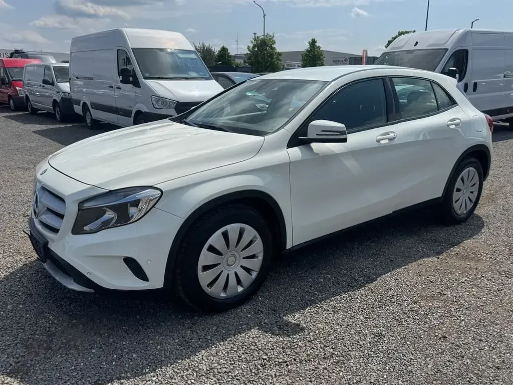 Gebraucht Mercedes GLA180 122 PS (89 kW) 2017 Weiß SUV