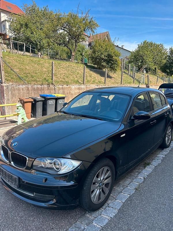 Schwarz Gebraucht 2009 BMW 116 Kleinwagen | 2.800 € - Bild 1/4