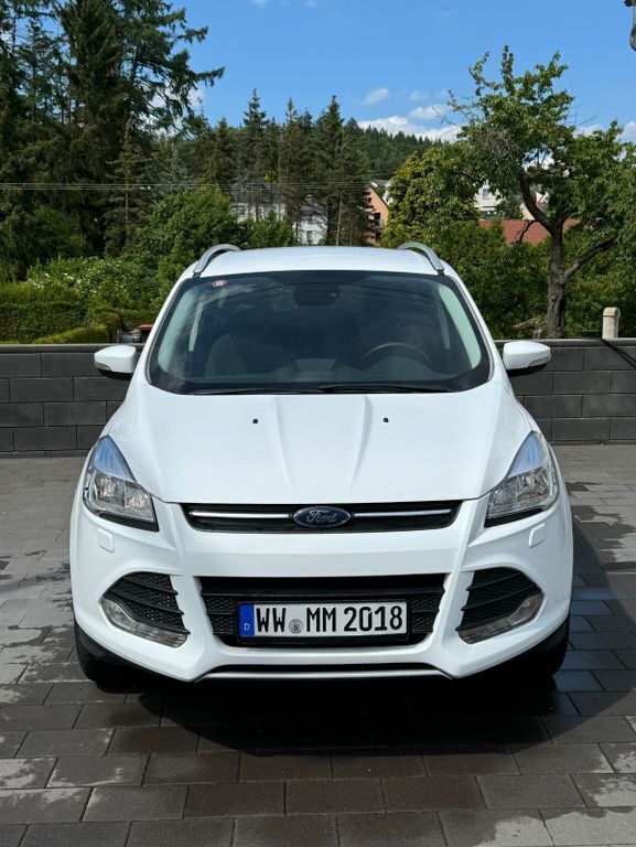 Weiß Gebraucht 2016 Ford Kuga SUV | 10.499 € (Guter Preis) - Bild 1/4
