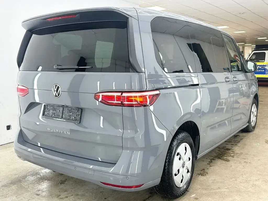 Gebraucht VW Multivan 150 PS (110 kW) 2024 Grau Van / Kleinbus