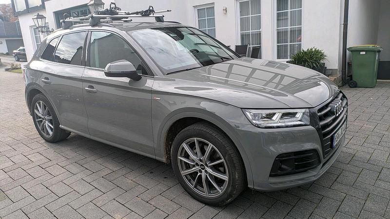 Grau Gebraucht 2021 Audi Q5 S-Line SUV | 27.800 € (Guter Preis) - Bild 1/4