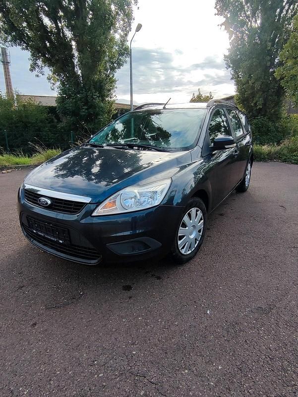 Grau Gebraucht 2011 Ford Focus Kombi | 2.850 € (Guter Preis) - Bild 1/4