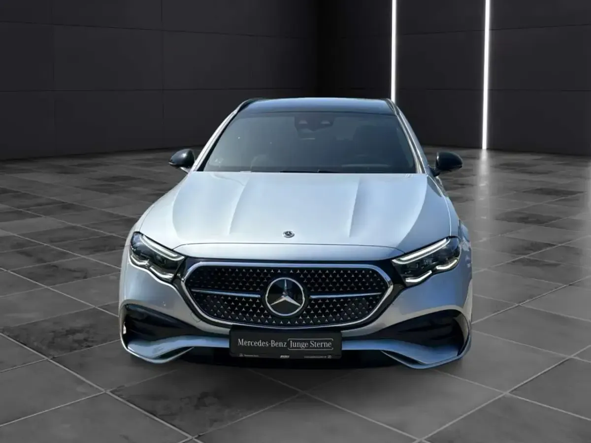 Gebraucht Mercedes E300 AMG Line Premium Plus 313 PS (230 kW) 2025 Metalliclack hightechsilber Kombi