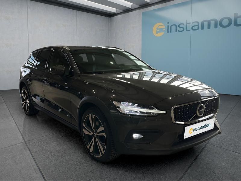 Gebraucht Volvo V60 CC 197 PS (144 kW) 2023 Grau Kombi