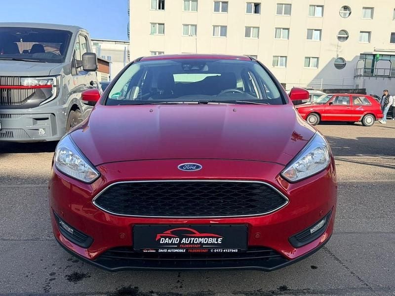Gebraucht Ford Focus Business Edition 125 PS (91 kW) 2016 Rot Limousine
