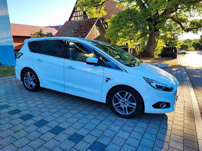 Gebraucht Ford S-MAX Titanium 209 PS (153 kW) 2015 Weiß Van / Kleinbus