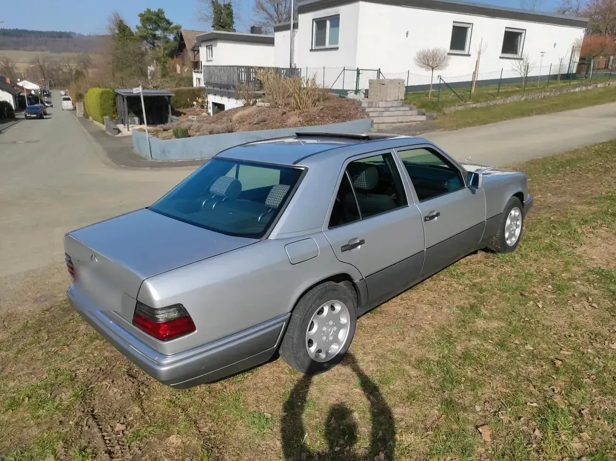 Gebraucht Mercedes 280 196 PS (144 kW) 1994 Silber Limousine