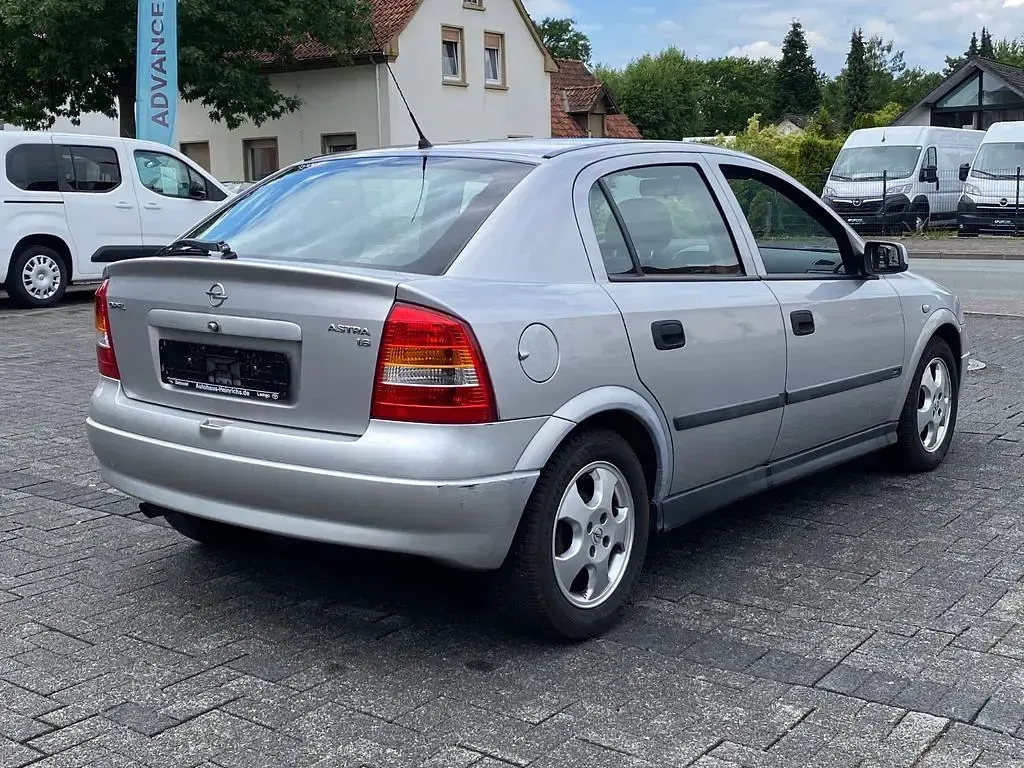 Gebraucht Opel Astra 75 PS (55 kW) 1999 Silber Limousine