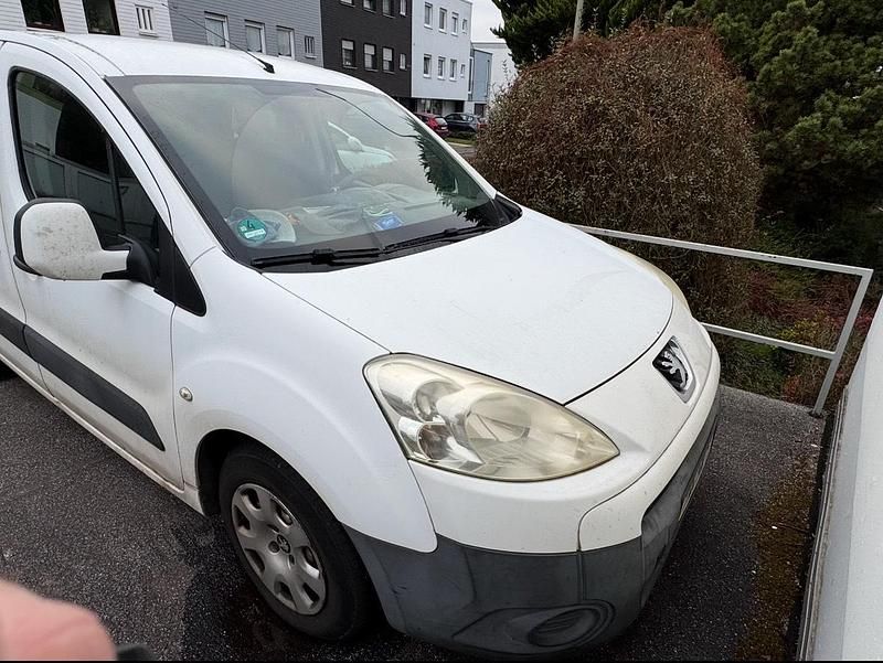 Weiß Gebraucht 2010 Peugeot Partner Van / Kleinbus | 3.250 € (Fairer Preis) - Bild 1/3