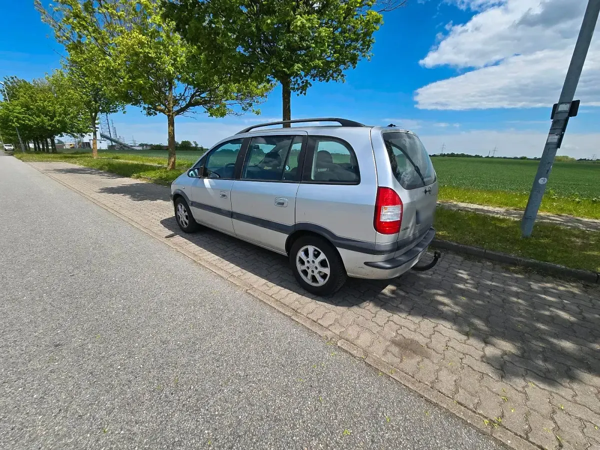 Gebraucht Opel Zafira 101 PS (74 kW) 2003 Silber Van / Kleinbus