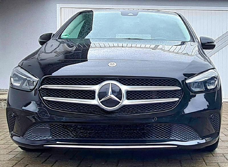 Gebraucht Mercedes B200 163 PS (119 kW) 2019 Schwarz Van / Kleinbus