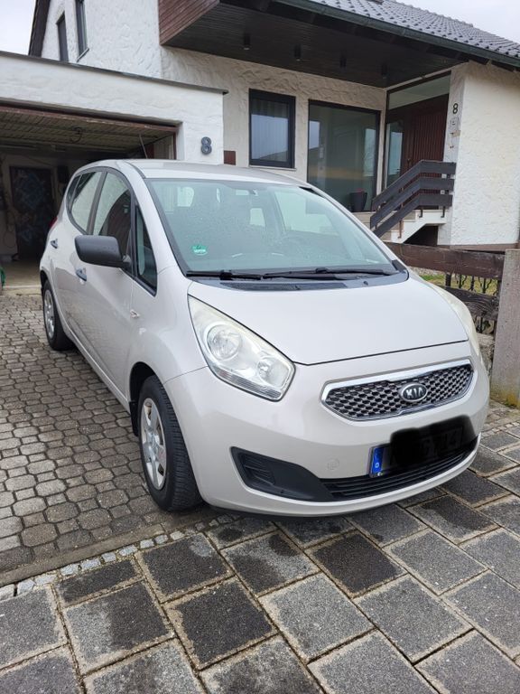 Beige Gebraucht 2010 Kia Venga Attract Kleinwagen | 4.990 € (Fairer Preis) - Bild 1/4