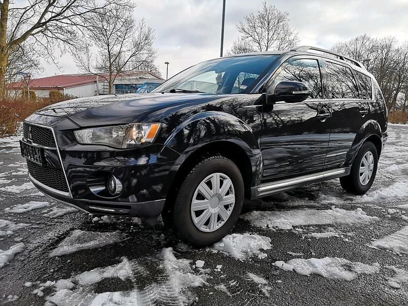 Gebraucht Mitsubishi Outlander Edition 147 PS (108 kW) 2011 Schwarz SUV