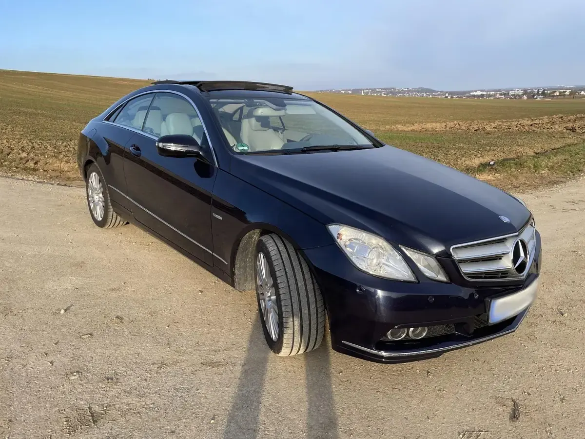 Gebraucht Mercedes E250 204 PS (150 kW) 2009 Blau Coupé