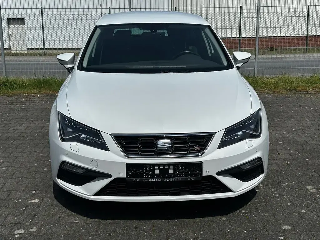 Second-hand Seat Leon FR 131 CP (96 kW) 2019 Alb Berlinǎ