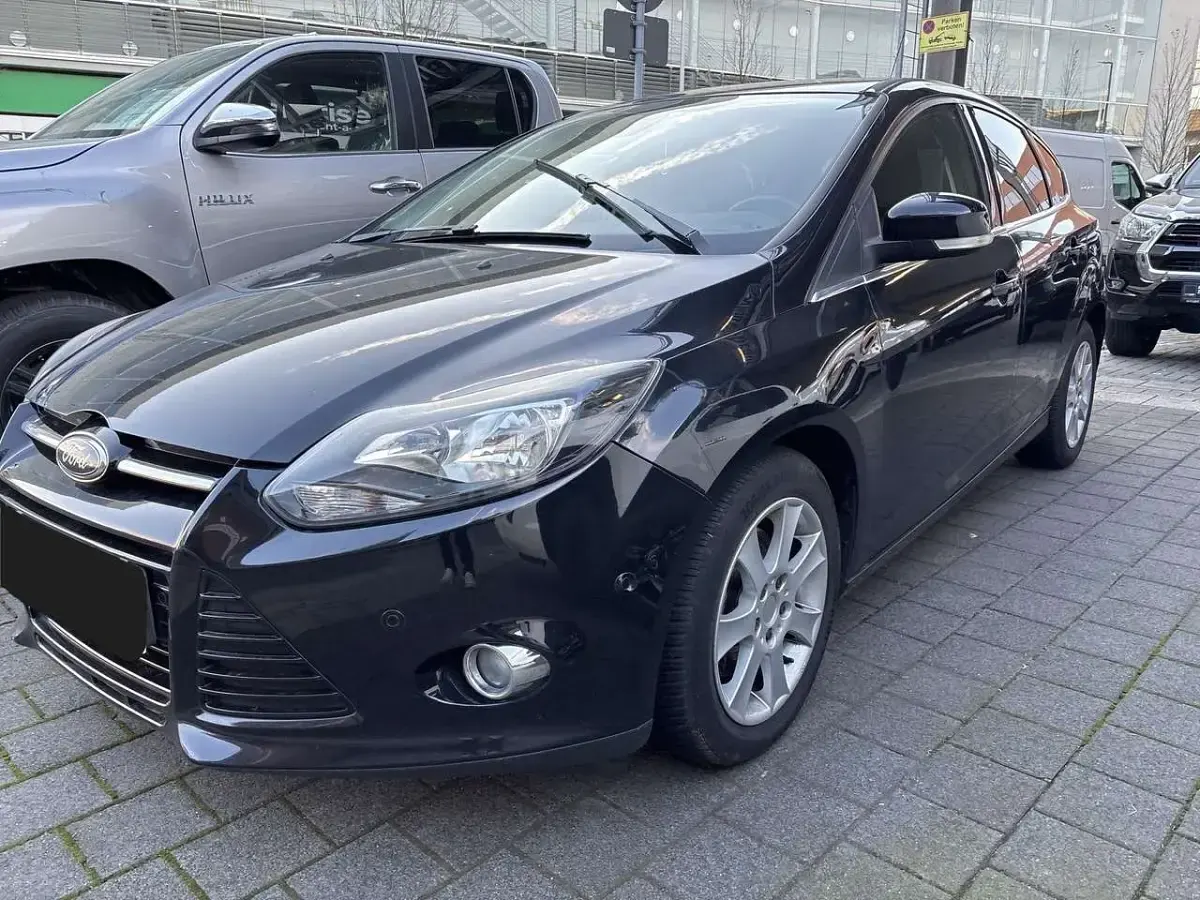 Używany Ford Focus Titanium 140 KM (102 kW) 2012 Czarny Sedan/Limuzyna