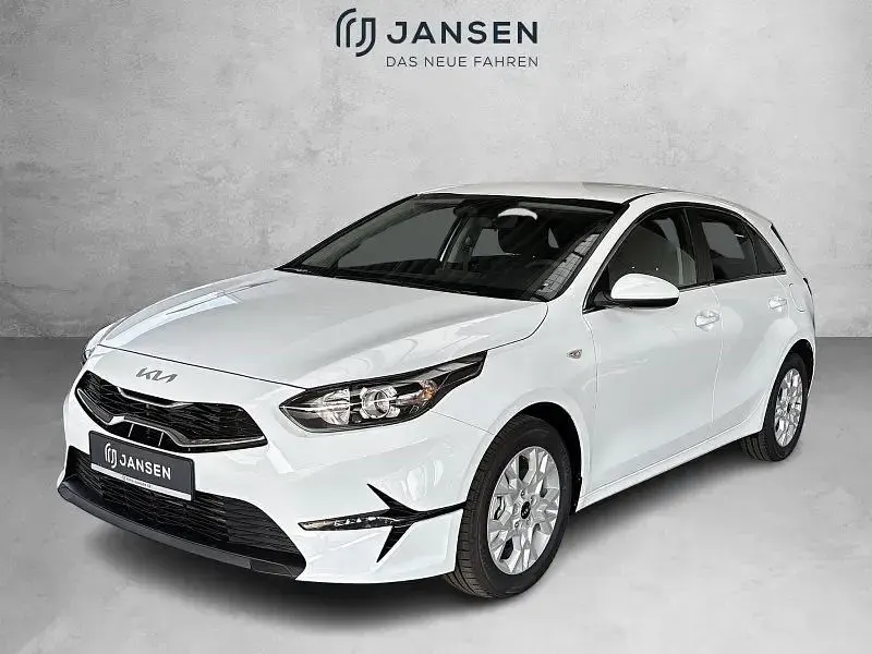 Usado Kia Ceed Vision 101 CV (74 kW) 2024 Blanco Utilitario