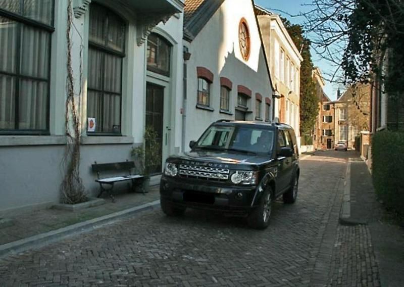 Schwarz Gebraucht 2012 Land Rover Discovery 4 SUV | 13.000 € (Fairer Preis) - Bild 1/4