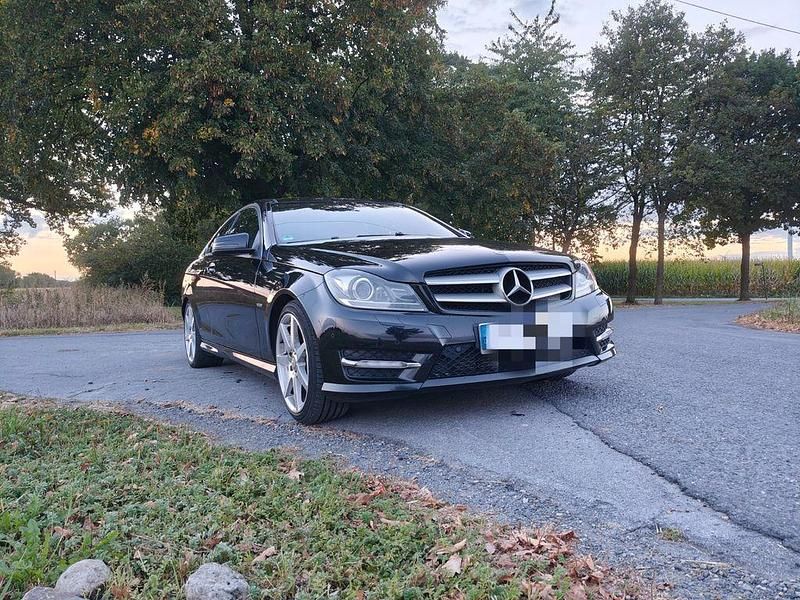 Schwarz Gebraucht 2011 Mercedes C250 AMG Coupé | 9.000 € (Guter Preis) - Bild 1/4