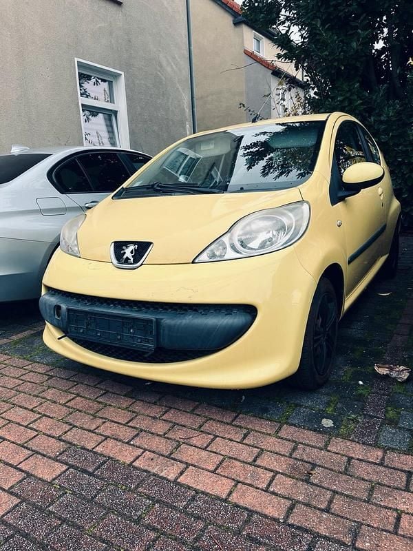 Gelb Gebraucht 2008 Peugeot 107 Kleinwagen | 999 € (Guter Preis) - Bild 1/4