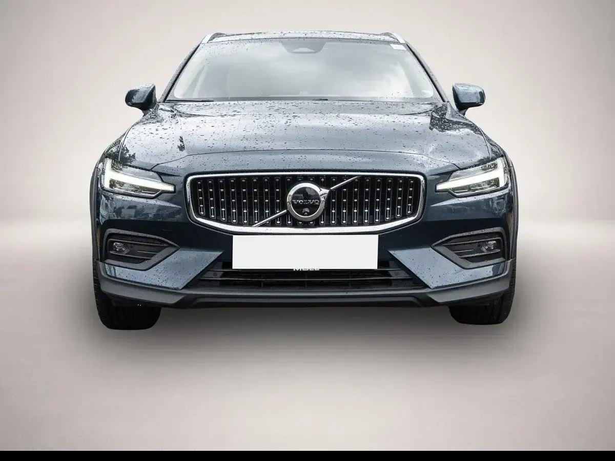 Gebraucht Volvo V60 CC Ultimate 197 PS (144 kW) 2024 Manufacturer Kombi
