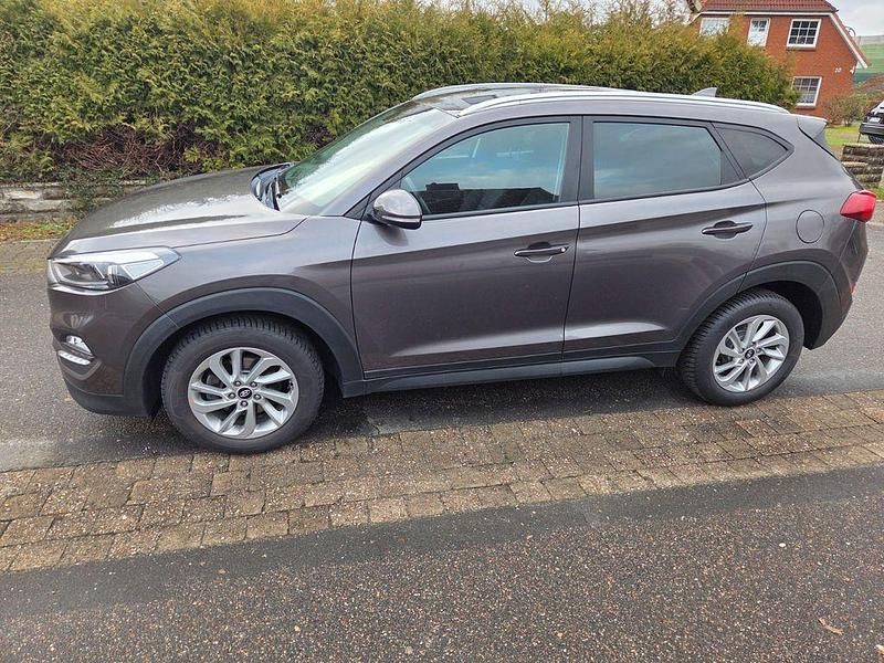 Gebraucht Hyundai Tucson 141 PS (103 kW) 2016 Grau SUV