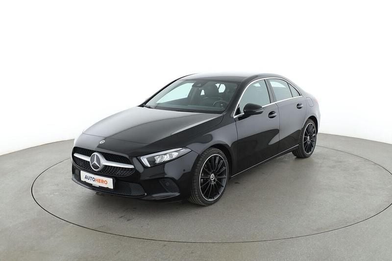 Schwarz Gebraucht 2020 Mercedes A200 Progressive Limousine | 20.050 € (Fairer Preis) - Bild 1/3