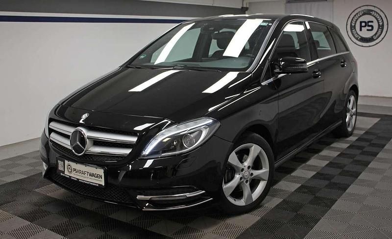 Schwarz Gebraucht 2013 Mercedes B200 Van / Kleinbus | 14.980 € (Fairer Preis) - Bild 1/3
