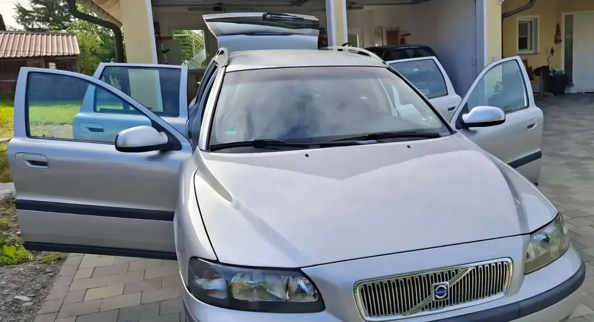 Używany Volvo V70 140 KM (102 kW) 2002 Srebrny Kombi