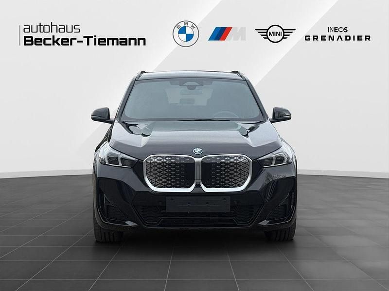 Neu BMW iX1 Performance 230 kW (313 PS) 2026 Schwarz SUV