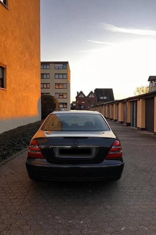 Gebraucht Mercedes E220 150 PS (110 kW) 2003 Schwarz Limousine