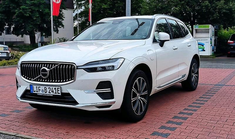 Weiß Gebraucht 2021 Volvo XC60 Inscription SUV | 40.000 € (Fairer Preis) - Bild 1/4