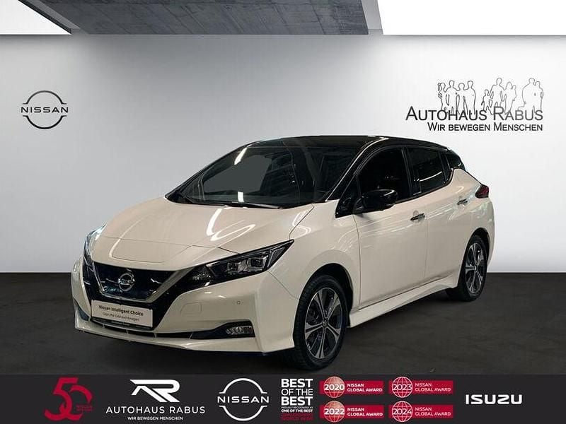 Pearl white pearleffekt/dach black met Gebraucht 2020 Nissan Leaf N-Connecta Kleinwagen | 17.990 € (Fairer Preis) - Bild 1/4