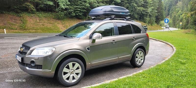 Grau Gebraucht 2009 Chevrolet Captiva LT SUV | 6.499 € (Etwas zu teuer) - Bild 1/4