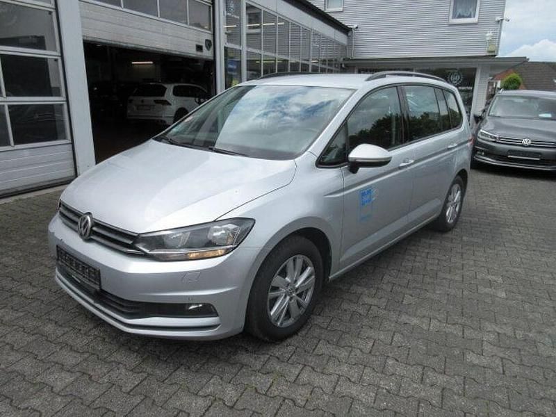 Reflexsilber metallic Gebraucht 2020 VW Touran Comfortline Van / Kleinbus | 12.988 € (Guter Preis) - Bild 1/4