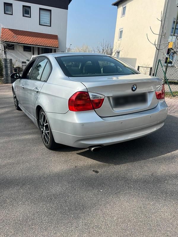Gebraucht BMW 320 170 PS (125 kW) 2008 Silber Limousine