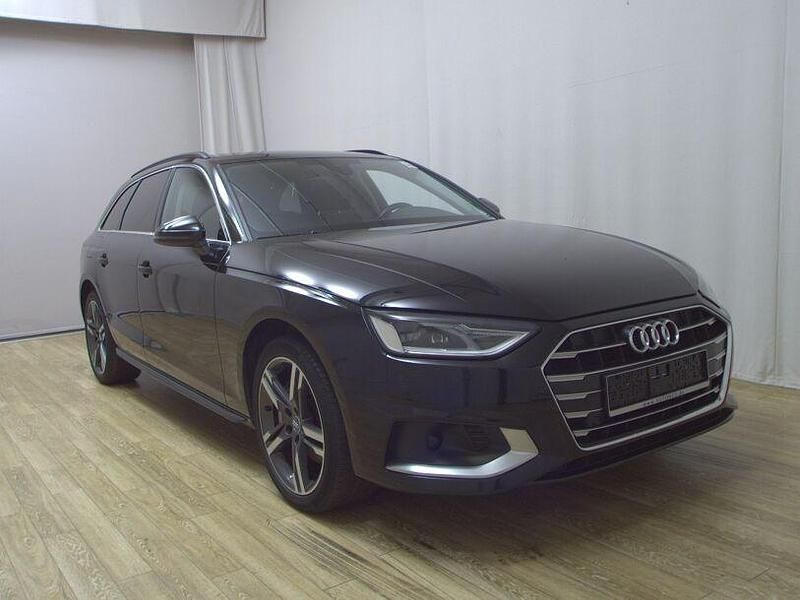 Gebraucht Audi A4 Advanced 204 PS (150 kW) 2021 Mythosschwarz metallic Kombi
