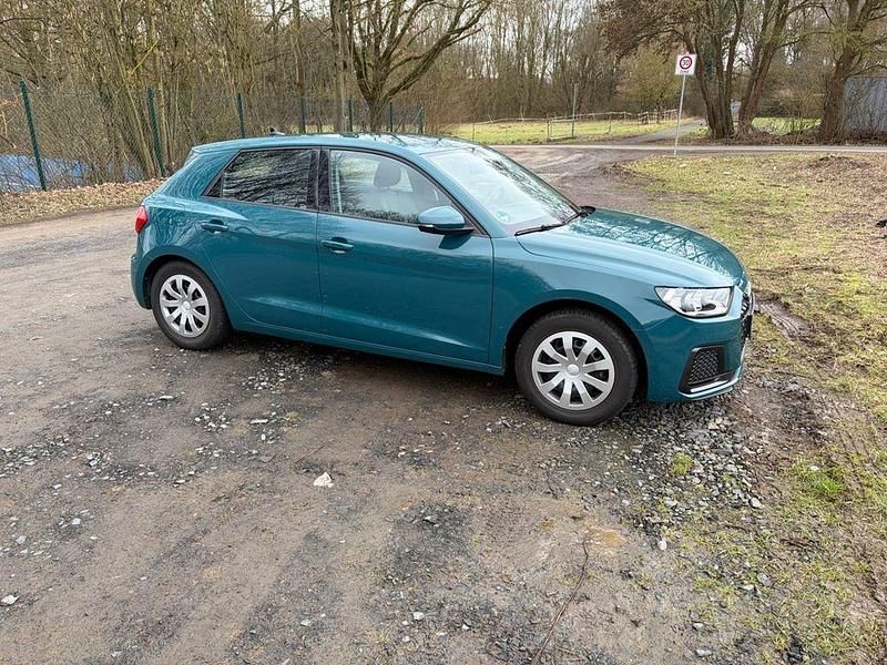 Gebraucht Audi A1 Sportback Advanced 95 PS (69 kW) 2021 Grün Kleinwagen