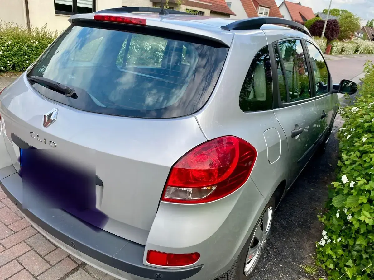Gebraucht Renault Clio GrandTour Expression 75 PS (55 kW) 2012 Silber Kombi