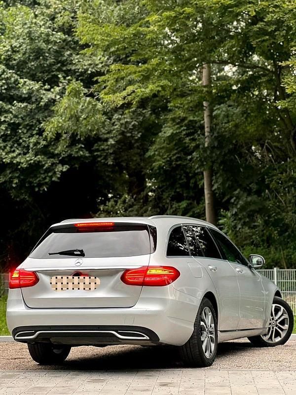 Grau Gebraucht 2017 Mercedes C180 Kombi | 9.200 € (Fairer Preis) - Bild 1/4
