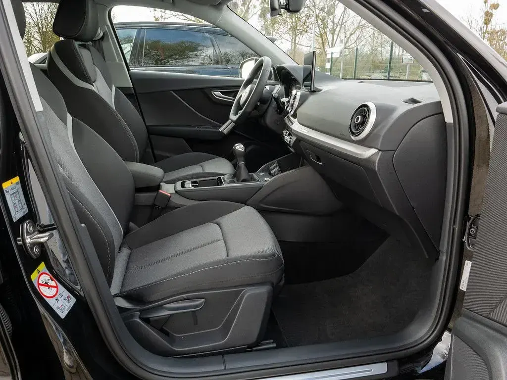 Używany Audi Q2 Advanced Plus 116 KM (85 kW) 2025 Czarny SUV