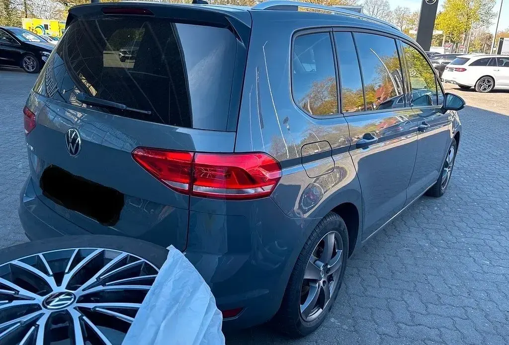 Gebraucht VW Touran United 150 PS (110 kW) 2021 Grau Van / Kleinbus