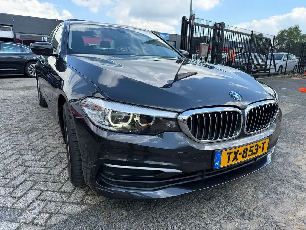 Gebraucht BMW 520 190 PS (139 kW) 2017 Grau Limousine