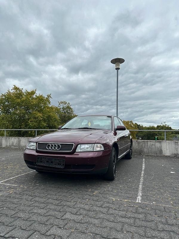 Violet Gebraucht 1997 Audi A4 Limousine | 750 € (Superpreis) - Bild 1/4
