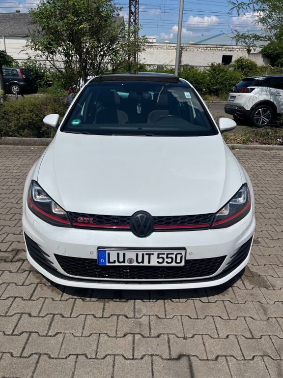 Weiß Gebraucht 2016 VW Golf VII GTI Limousine | 20.000 € (Etwas zu teuer) - Bild 1/4